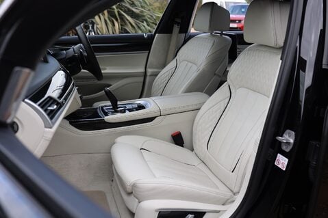 BMW 7 Series M760LI XDRIVE 6.6 V12 14