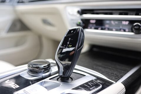 BMW 7 Series M760LI XDRIVE 6.6 V12 40