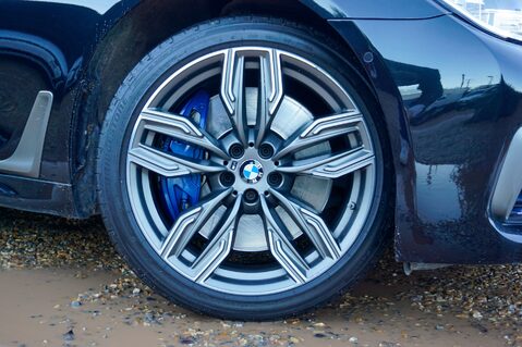 BMW 7 Series M760LI XDRIVE 6.6 V12 68
