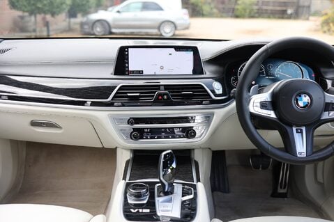 BMW 7 Series M760LI XDRIVE 6.6 V12 41