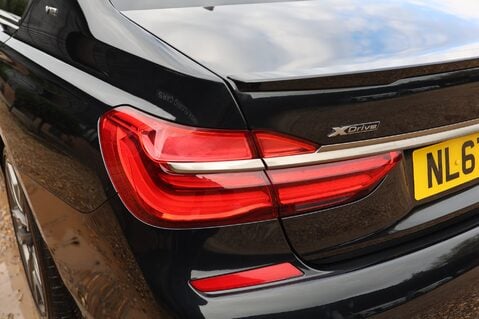 BMW 7 Series M760LI XDRIVE 6.6 V12 64