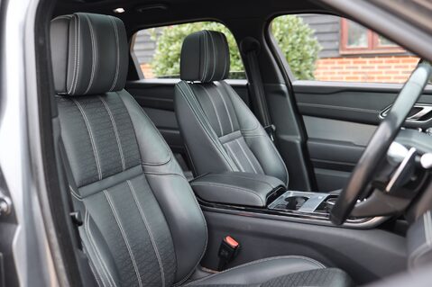 Land Rover Range Rover Velar D300 3.0 R-Dynamic HSE Auto 13