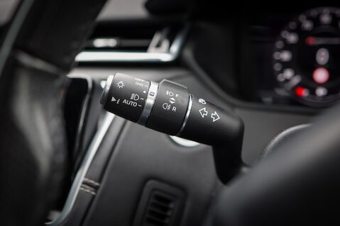 Land Rover Range Rover Velar D300 3.0 R-Dynamic HSE Auto 34
