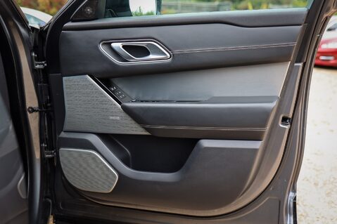 Land Rover Range Rover Velar D300 3.0 R-Dynamic HSE Auto 17