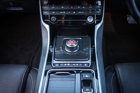 Jaguar XF 2.0 D R-SPORT 22