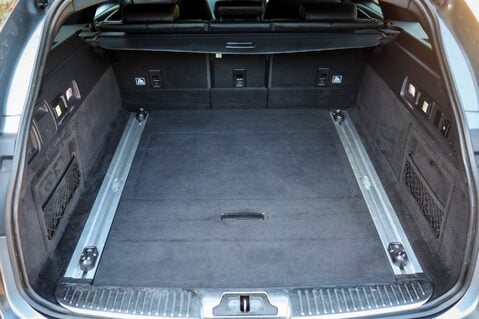 Jaguar XF 2.0 D R-SPORT 31