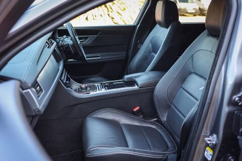 Jaguar XF 2.0 D R-SPORT 11