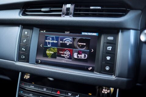 Jaguar XF 2.0 D R-SPORT 14