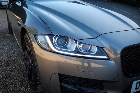 Jaguar XF 2.0 D R-SPORT 34