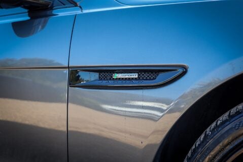 Jaguar XF 2.0 D R-SPORT 33