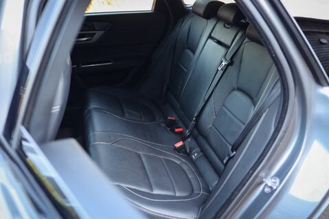 Jaguar XF 2.0 D R-SPORT 29