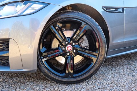 Jaguar XF 2.0 D R-SPORT 44