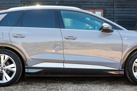 Audi Q4 E-Tron S LINE EV 9