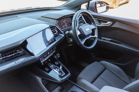 Audi Q4 E-Tron S LINE EV 11