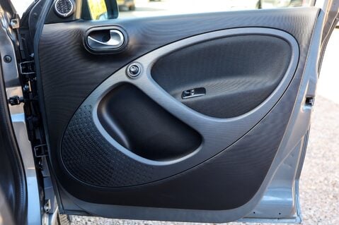 Smart Forfour 0.9 BRABUS XCLUSIVE AUTO 35