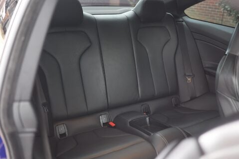 BMW M4 3.0i DCT 31