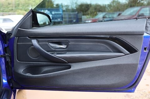 BMW M4 3.0i DCT 32