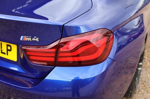 BMW M4 3.0i DCT 35