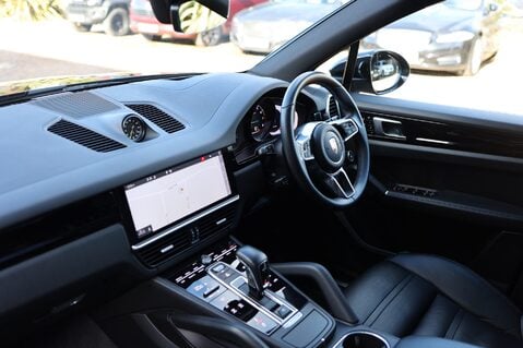 Porsche Cayenne 3.0 V6 E-HYBRID 11