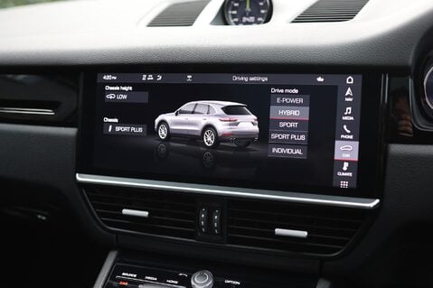Porsche Cayenne 3.0 V6 E-HYBRID 30