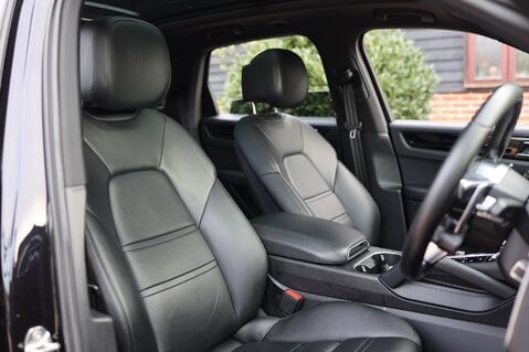 Porsche Cayenne 3.0 V6 E-HYBRID 40