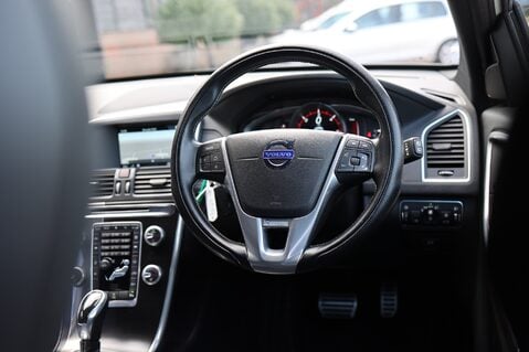 Volvo XC60 2.0 D4 R-DESIGN NAV 16