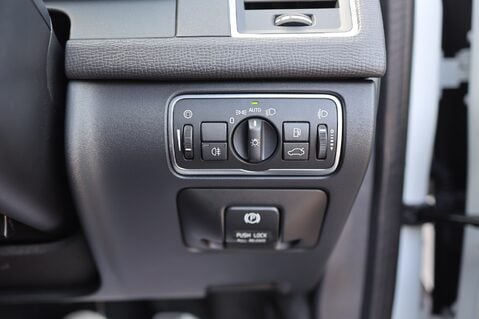 Volvo XC60 2.0 D4 R-DESIGN NAV 23