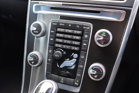 Volvo XC60 2.0 D4 R-DESIGN NAV 17