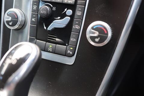 Volvo XC60 2.0 D4 R-DESIGN NAV 19