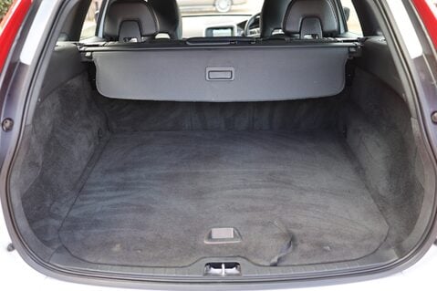 Volvo XC60 2.0 D4 R-DESIGN NAV 32