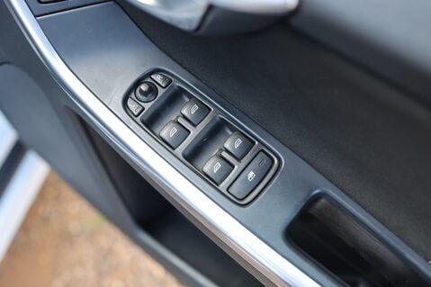 Volvo XC60 2.0 D4 R-DESIGN NAV 22