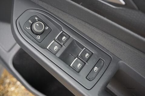 Volkswagen Golf GTI 2.0 TSI DSG 27