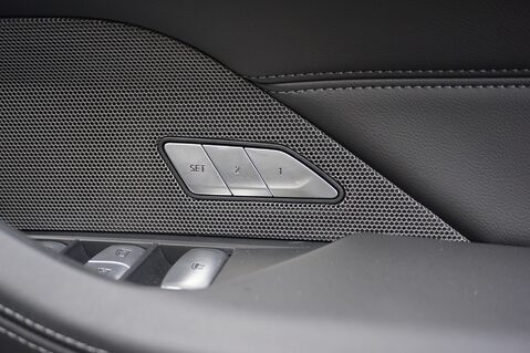 BMW M4 3.0 COMPETITION M XDRIVE CABRIOLET 27