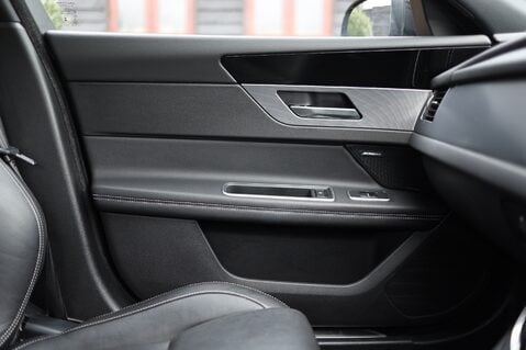 Jaguar XF 2.0 D R-SPORT SPORTBRAKE AUTO 40