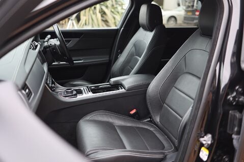 Jaguar XF 2.0 D R-SPORT SPORTBRAKE AUTO 4