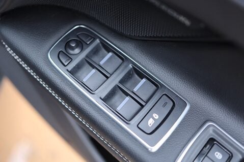 Jaguar XF 2.0 D R-SPORT SPORTBRAKE AUTO 23