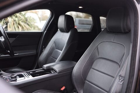 Jaguar XF 2.0 D R-SPORT SPORTBRAKE AUTO 14