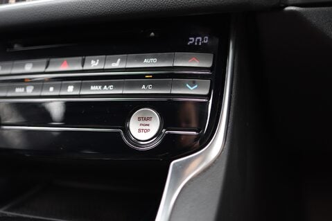 Jaguar XF 2.0 D R-SPORT SPORTBRAKE AUTO 22