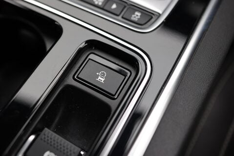 Jaguar XF 2.0 D R-SPORT SPORTBRAKE AUTO 26