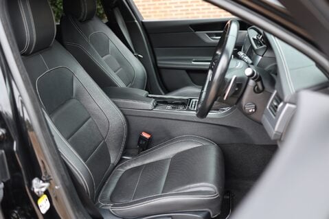 Jaguar XF 2.0 D R-SPORT SPORTBRAKE AUTO 13