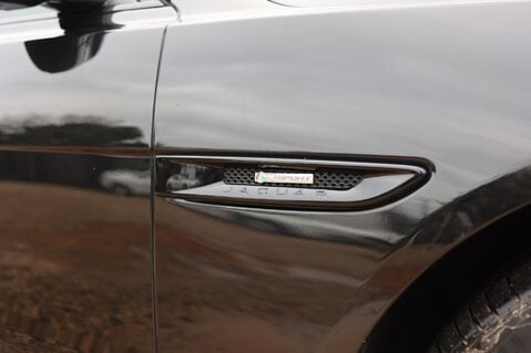 Jaguar XF 2.0 D R-SPORT SPORTBRAKE AUTO 9