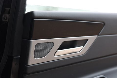 Jaguar XF 2.0 D R-SPORT SPORTBRAKE AUTO 38