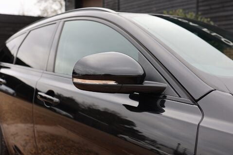 Jaguar XF 2.0 D R-SPORT SPORTBRAKE AUTO 10