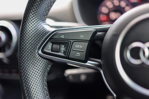 Audi TT 2.0 TFSI S LINE S-TRONIC 12