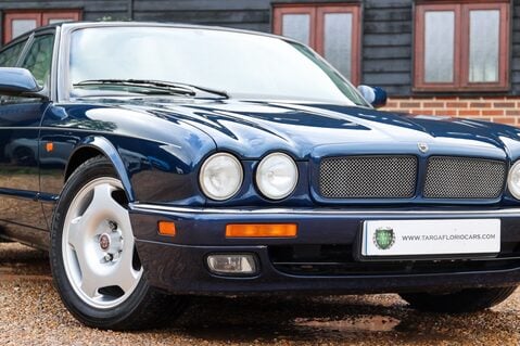 Jaguar XJR -6 4.0 SUPERCHARGED 37