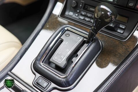 Jaguar XJR -6 4.0 SUPERCHARGED 21