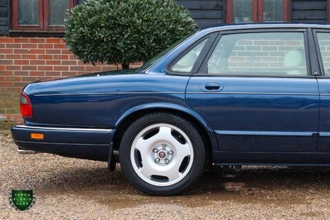 Jaguar XJR -6 4.0 SUPERCHARGED 11