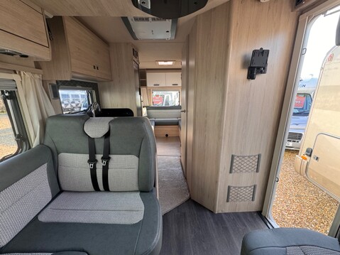 Auto-Trail F72 13