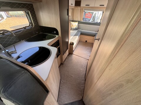 Auto-Trail F72 18