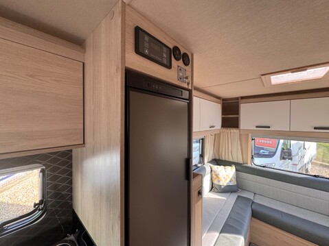 Auto-Trail F72 25